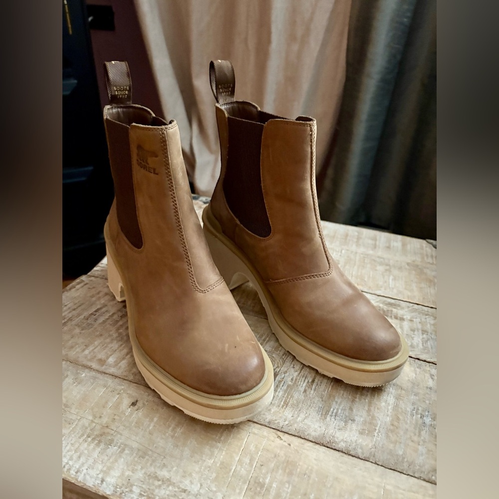 Sorel Hi-Line Block Heel Chelsea Booties Tan Beige 'Umber' Size 7